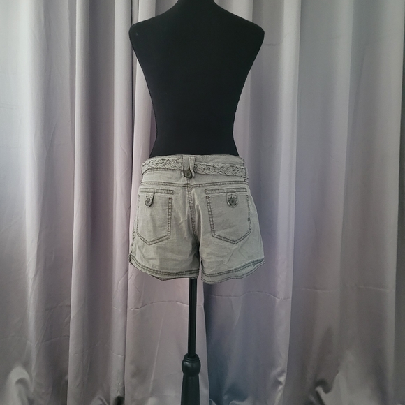 Shorts - Picture 3 of 6